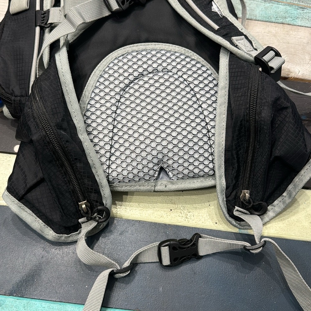 High sierra 14L Quick Shot Hiking Pack - Picture 5 of 11